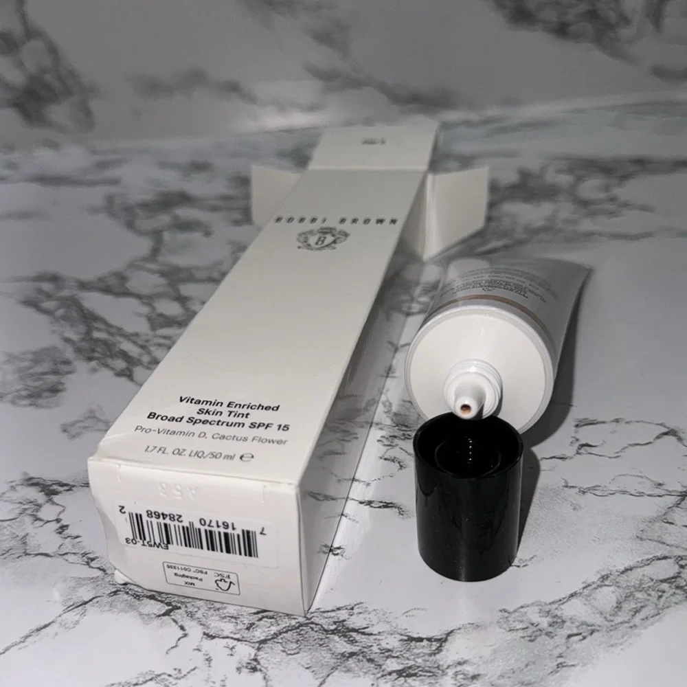 NWT Bobbi Brown vitamin enriched skin tint: Fair 3 Never used Still in box